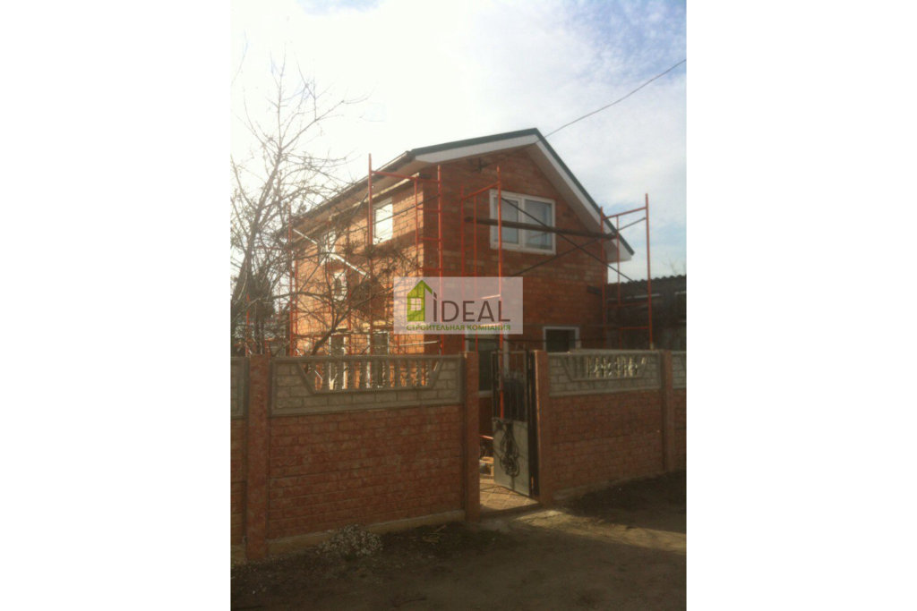 Фото. Обшивка кирпичного дома сайдингом в поселке Латошинка, Волгоград